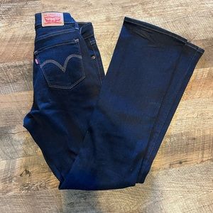 Levi Woman’s Curvy Bootcut Jeans